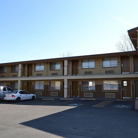 Days Inn Spokane Exteriör bild