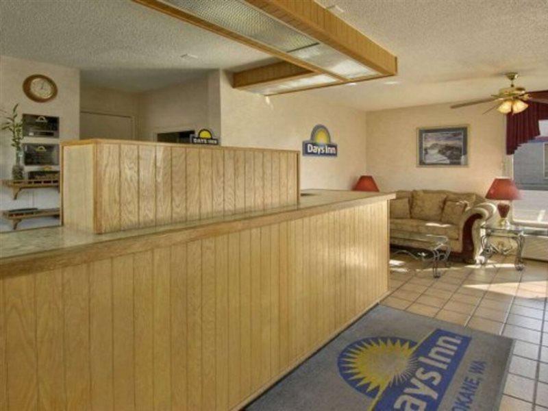 Days Inn Spokane Exteriör bild