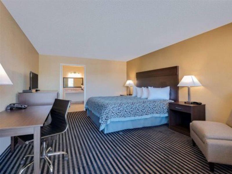 Days Inn Spokane Exteriör bild