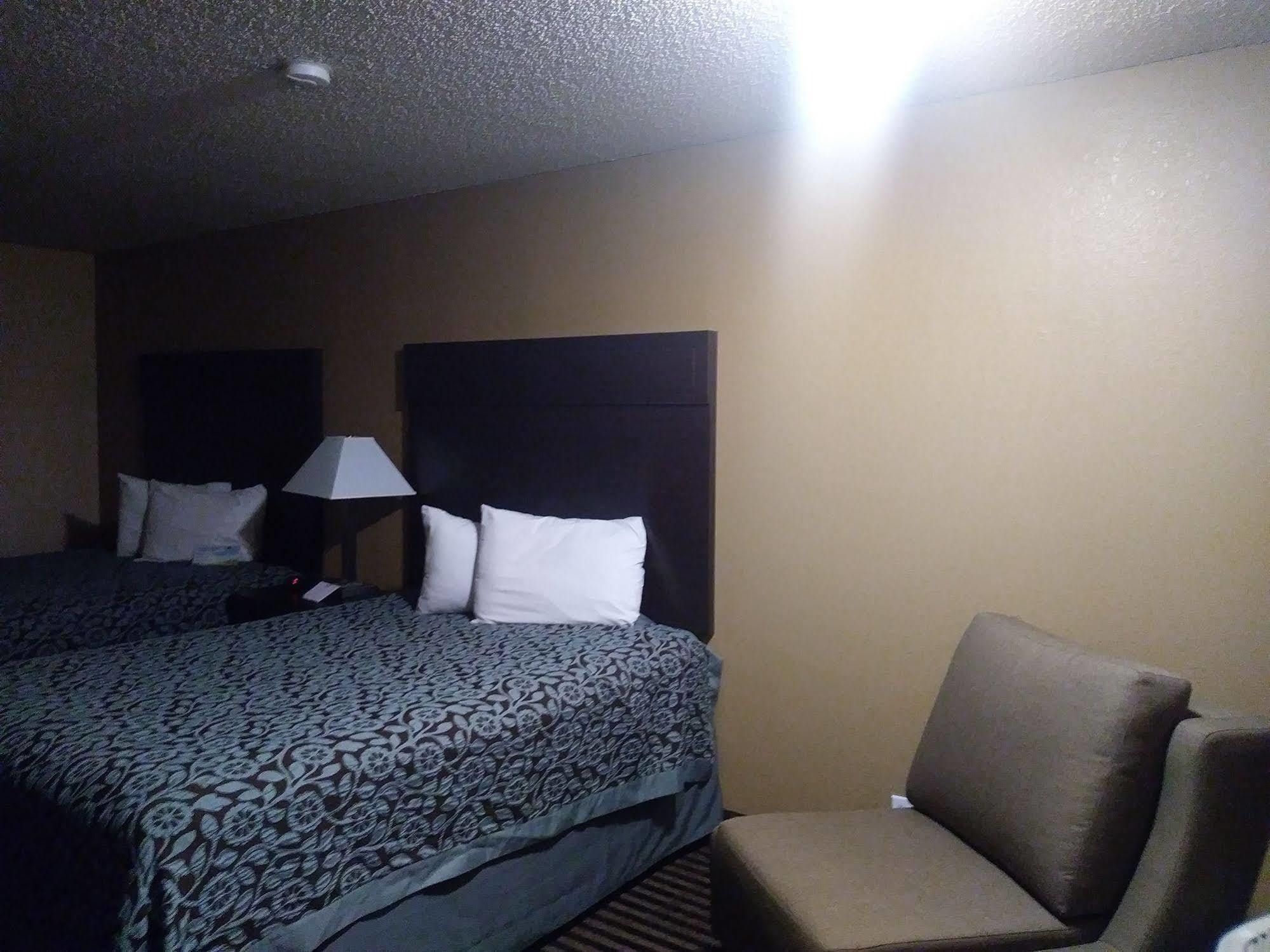 Days Inn Spokane Exteriör bild