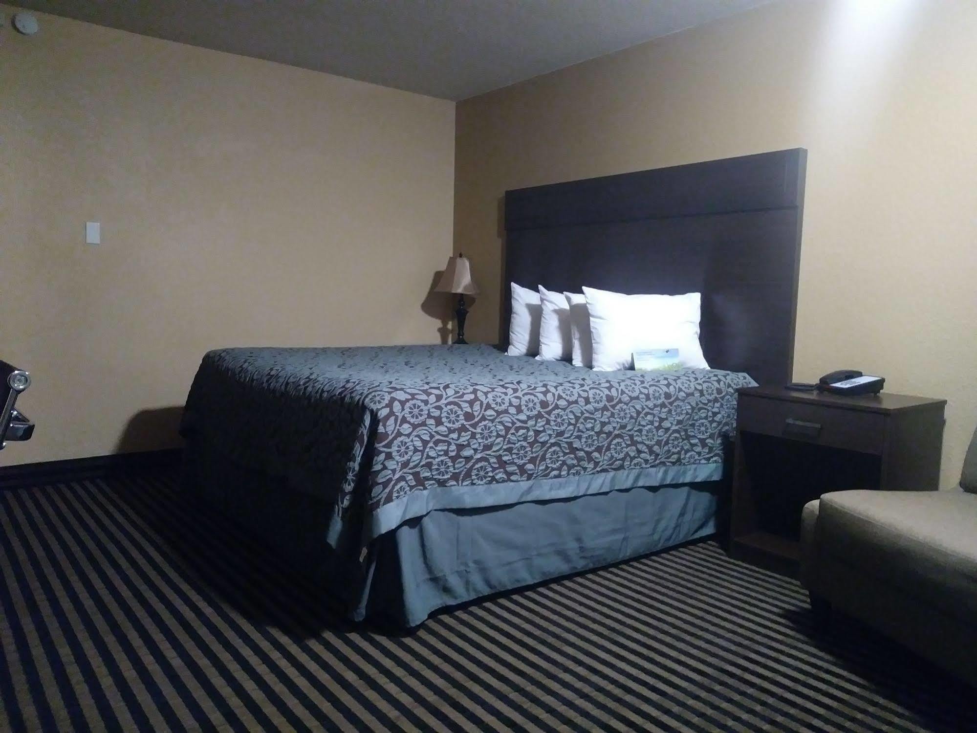 Days Inn Spokane Exteriör bild