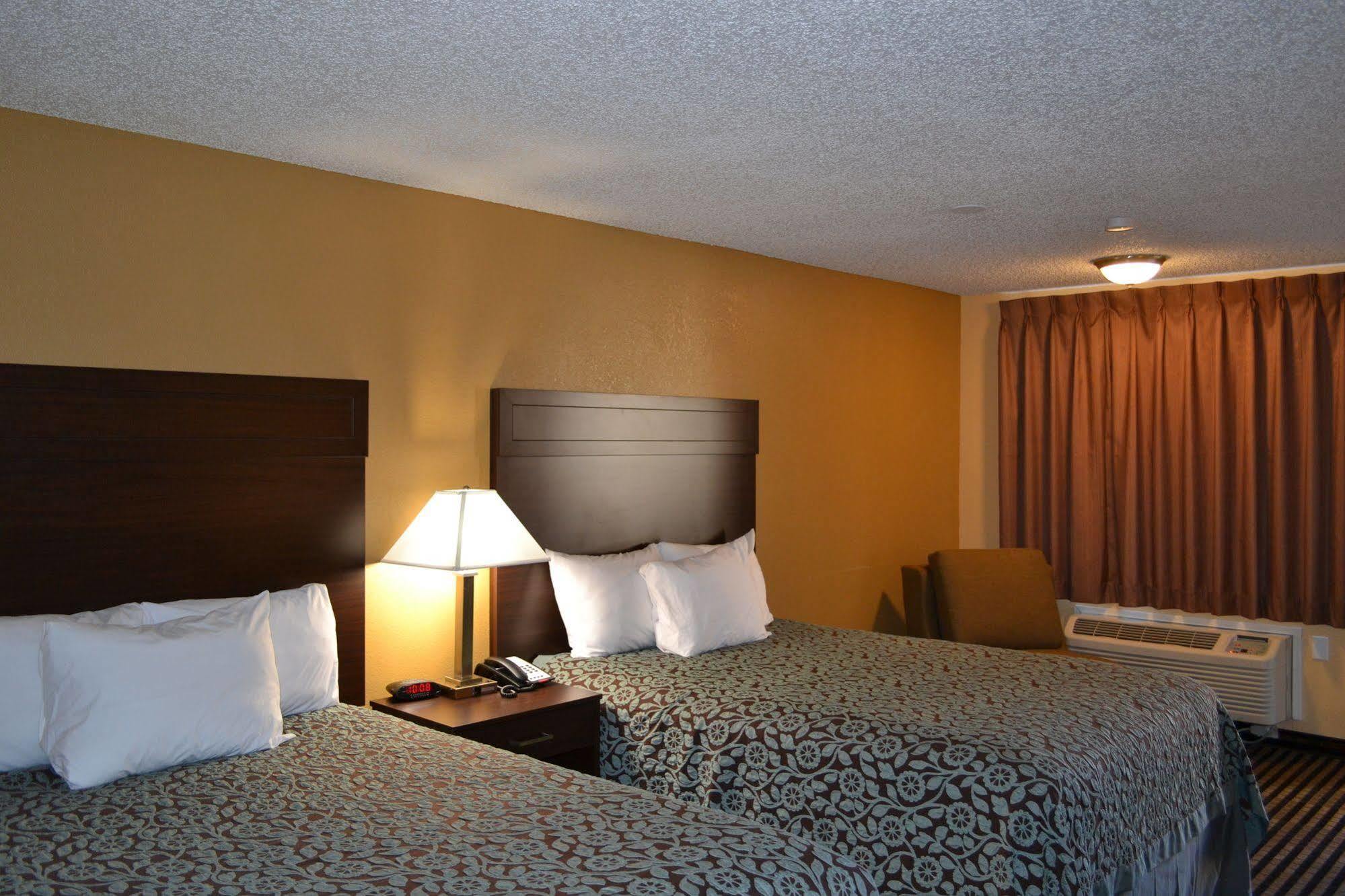 Days Inn Spokane Exteriör bild