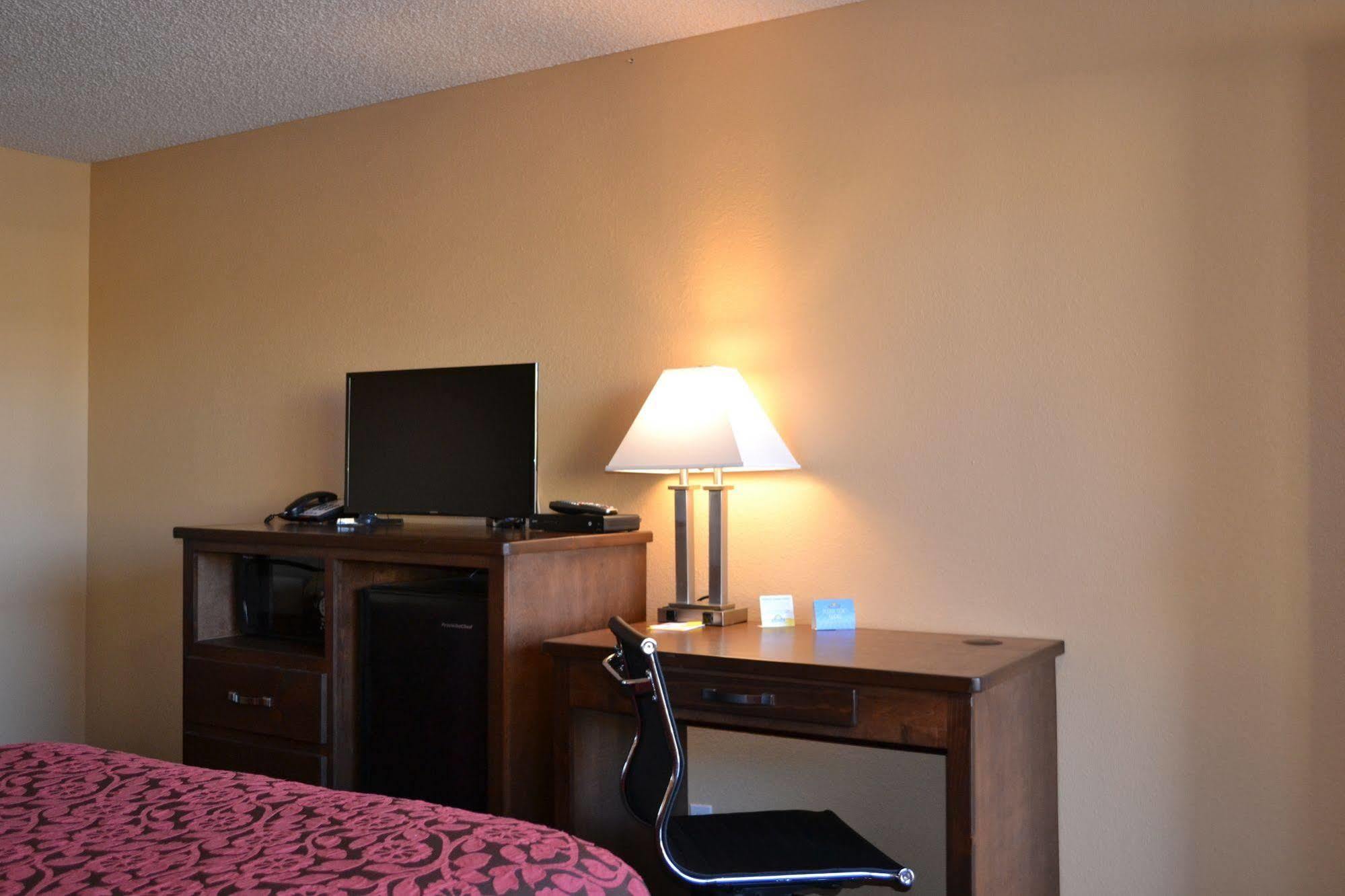 Days Inn Spokane Exteriör bild
