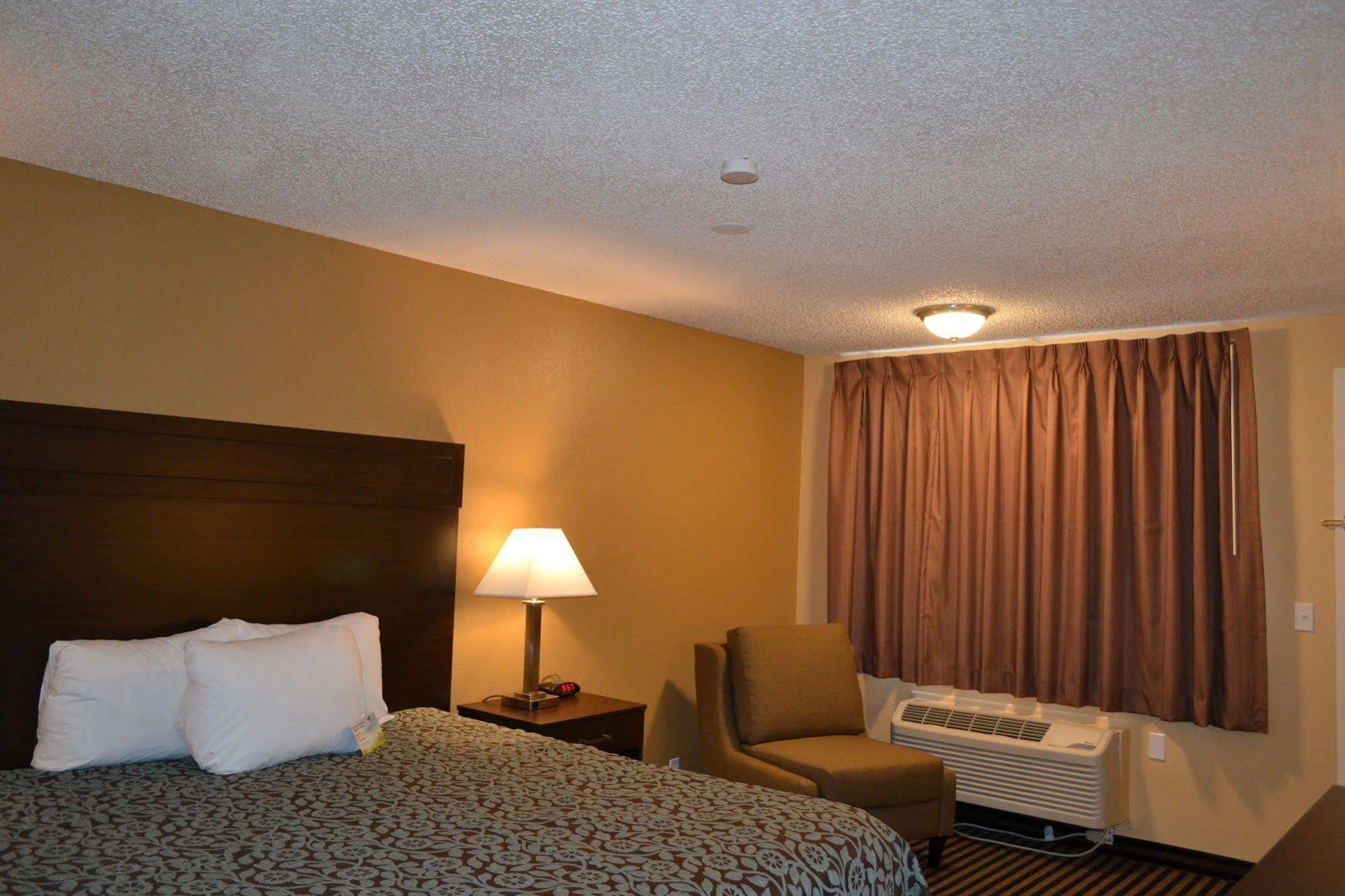 Days Inn Spokane Exteriör bild